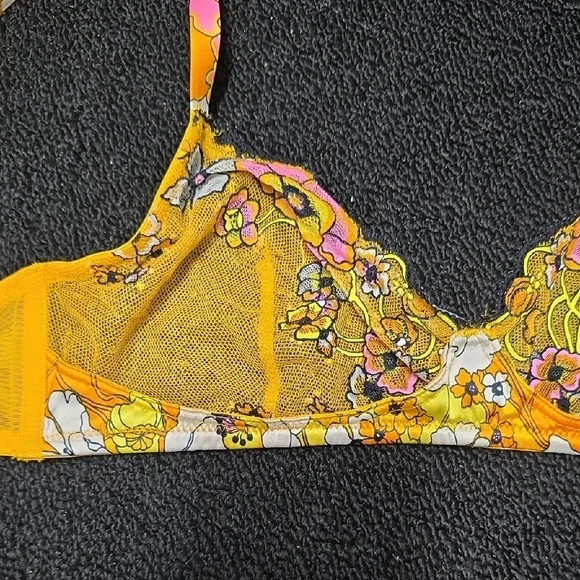 Salvage Yellow Lace Bralette - Picture 2 of 11